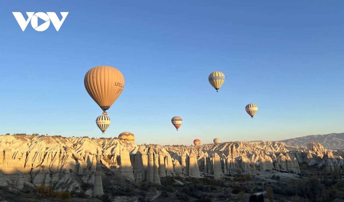 Dậy sớm bay khinh khí cầu, sống ảo ở Cappadocia